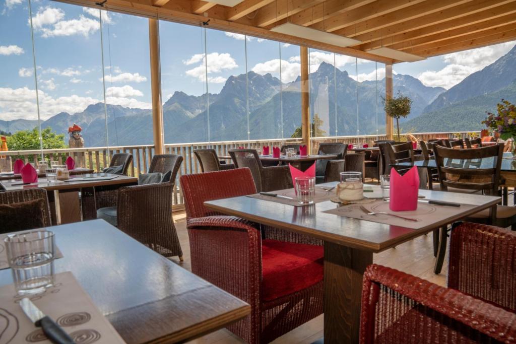 Nespecifikovaný výhled na hory nebo výhled na hory při pohledu z hotelu