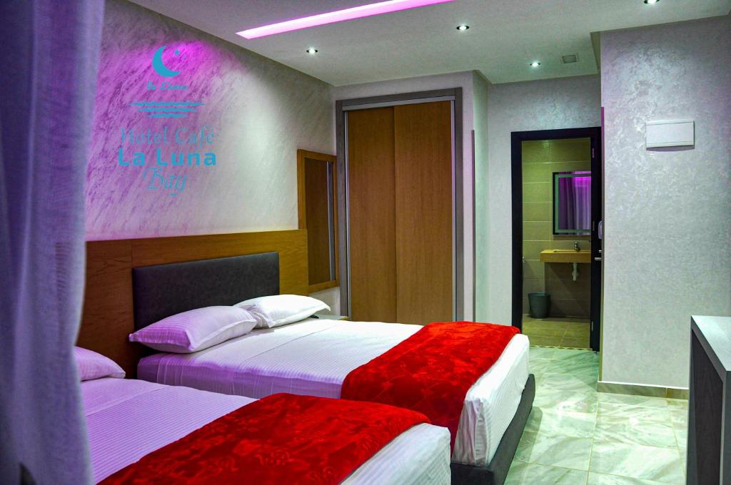 Posteľ alebo postele v izbe v ubytovaní Hôtel laluna bay