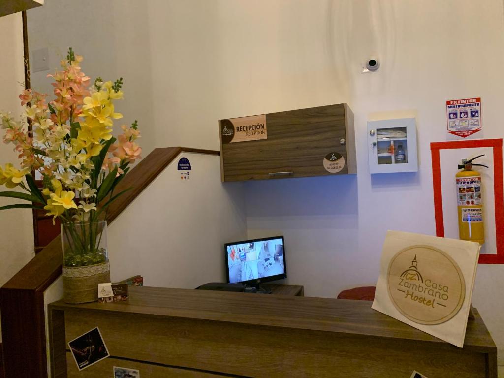 Televiisor ja/või meelelahutuskeskus majutusasutuses Hostel Casa Zambrano