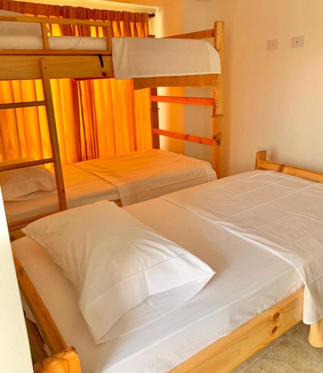 Voodi või voodid majutusasutuse Hostel Casa Zambrano toas