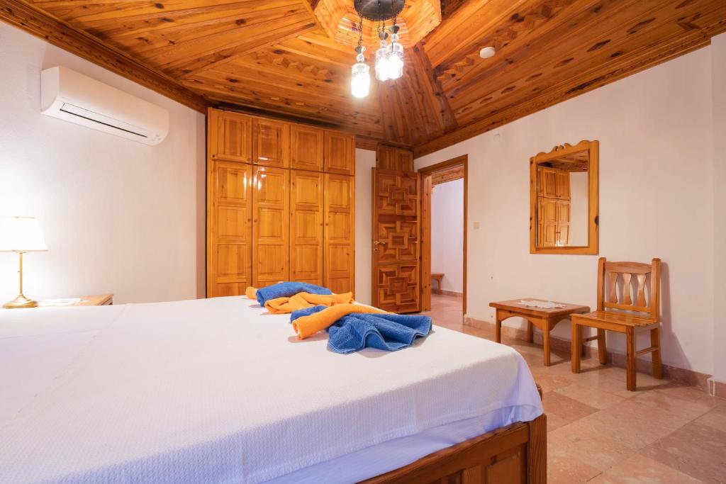 Liya Boutique Hotel & Suites - バルコニーとキングスイート