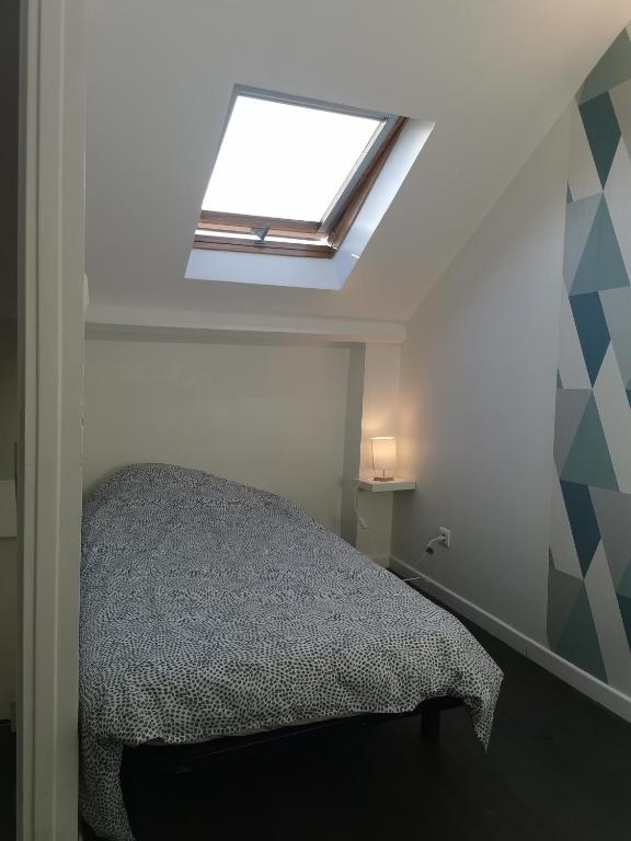 a bedroom with a bed and a skylight at Le Metz, Duplex, 2 Chambres in Le Touquet-Paris-Plage