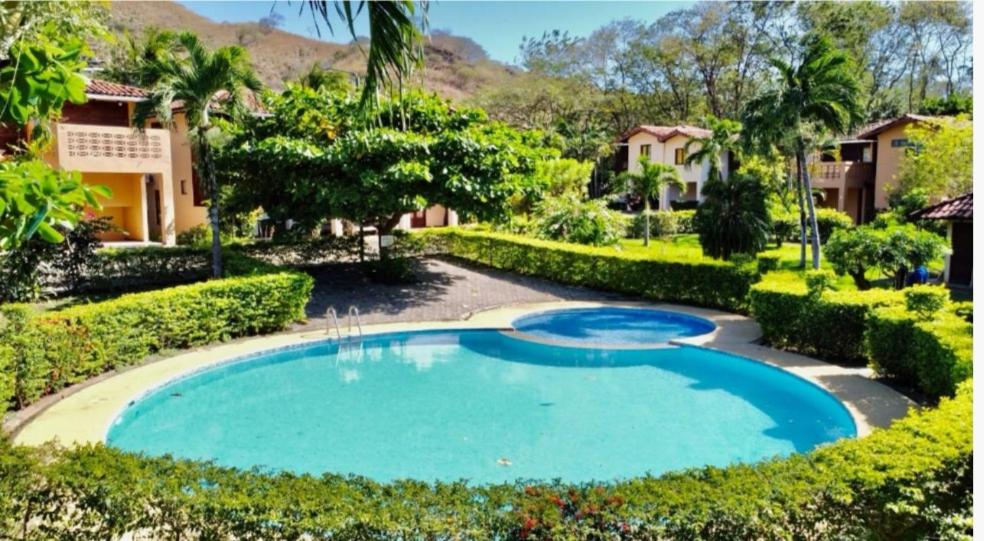 a swimming pool in the middle of a yard at Condominio Villa Hermosa in Playa Hermosa