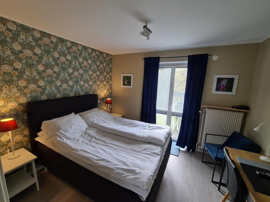 Hotell BOULOGNE - Standaard Eenpersoonskamer Met Gedeelde Badkamer