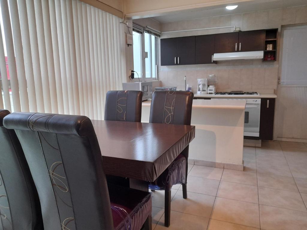 Departamento completo familias o grupos - Three-Bedroom Apartment