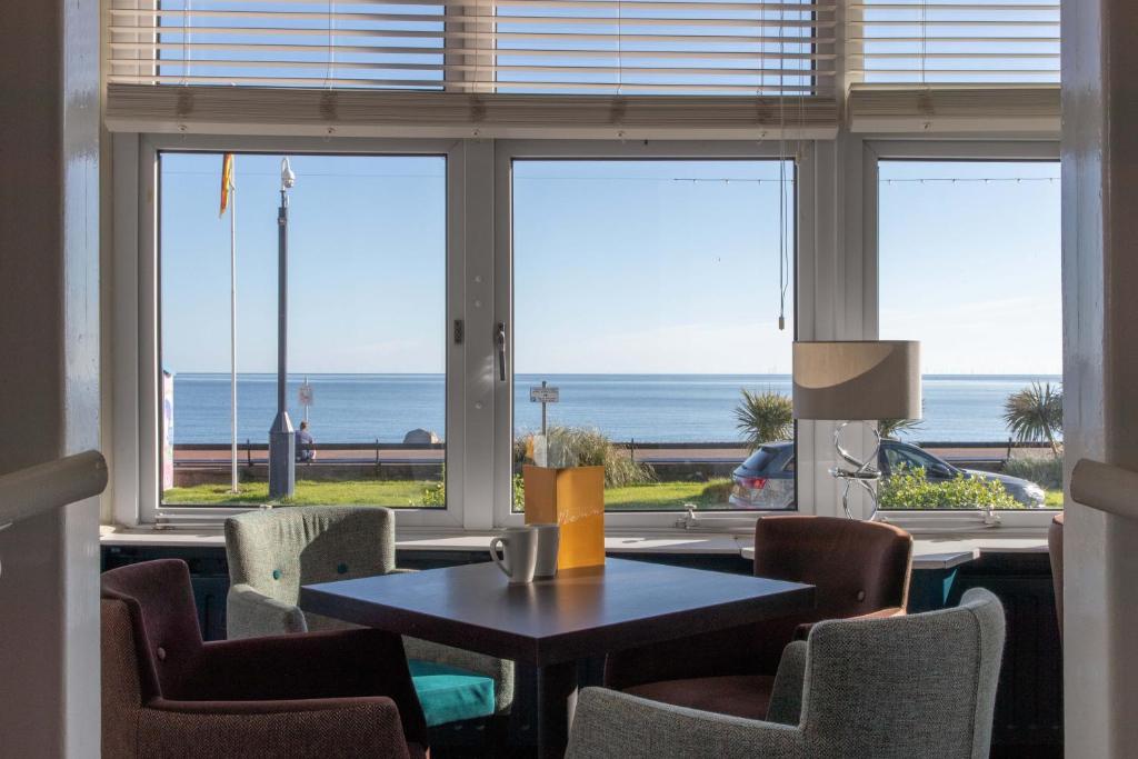 The Marine Hotel - Resim 13