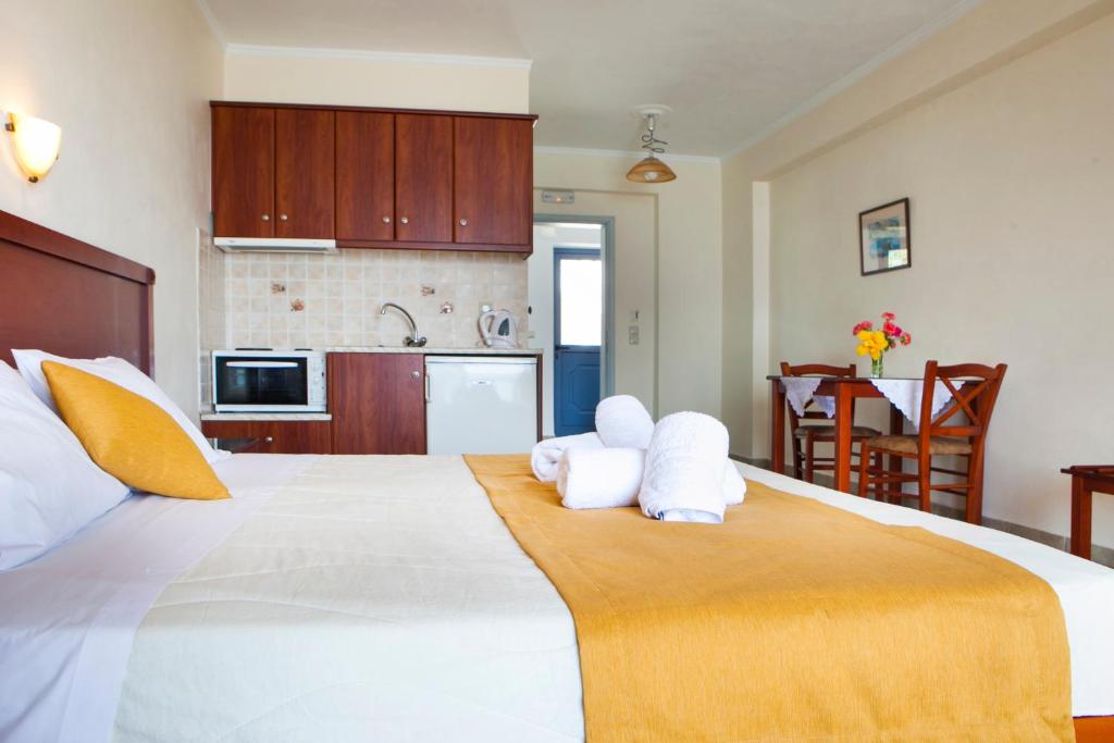 Postel nebo postele na pokoji v ubytování Olive Bay Hotel