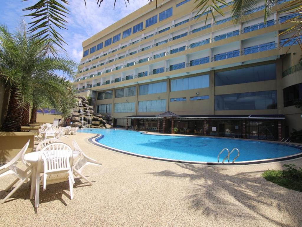 Bazén v ubytování Grand Darul Makmur Hotel Kuantan nebo v jeho okolí