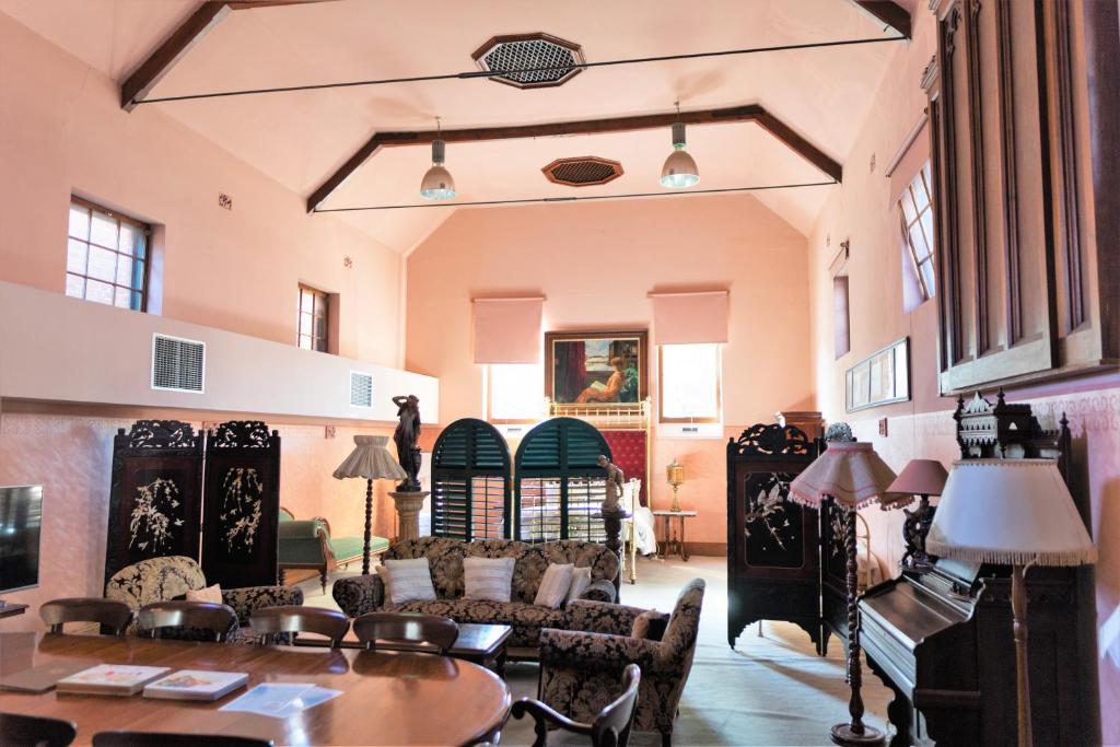 
Friendly Meeting Chapel with Spa Bath (141 Tynte street North Adelaide)
