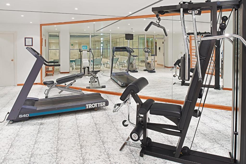 Fitness centrum a/nebo fitness zařízení v ubytování Hipotels Sherry Park