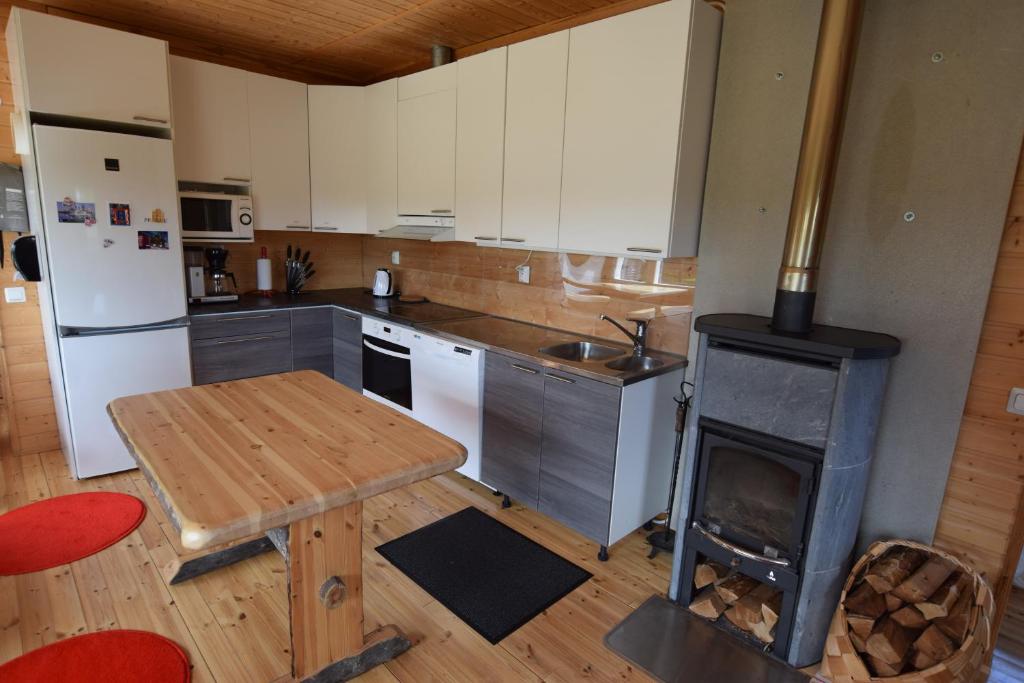Kuchyň nebo kuchyňský kout v ubytování Lake Inari Mobile Cabins