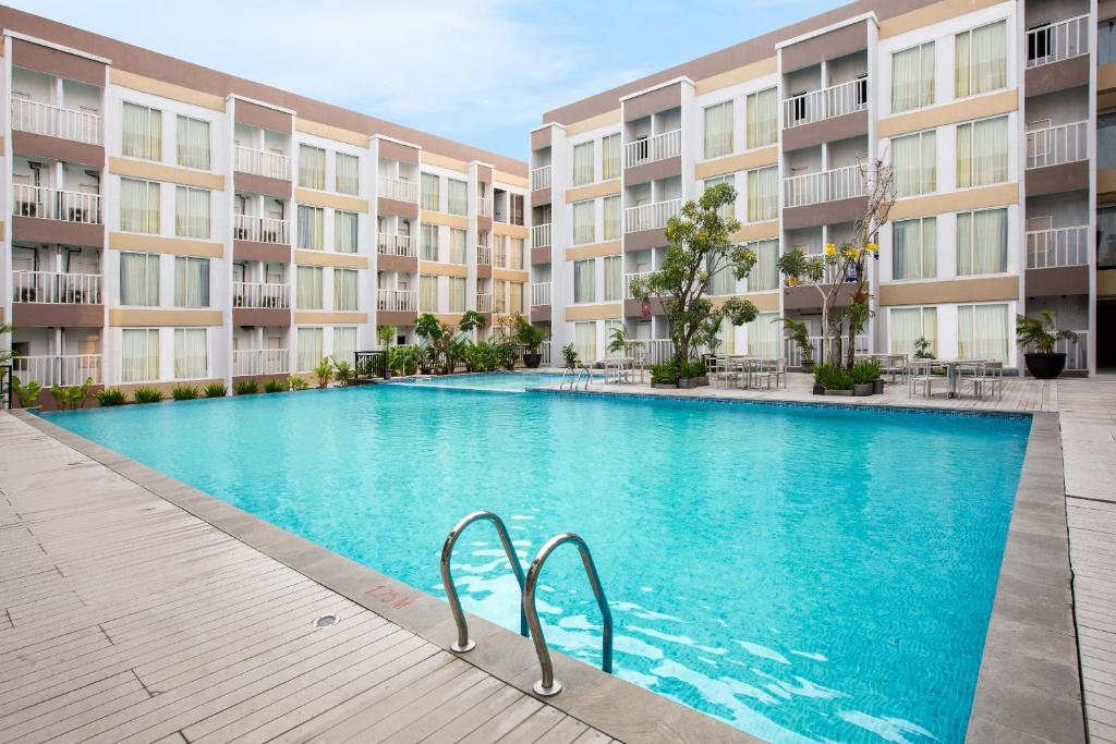 Bazén v ubytování Sahid Raya Hotel & Convention Yogyakarta nebo v jeho okolí