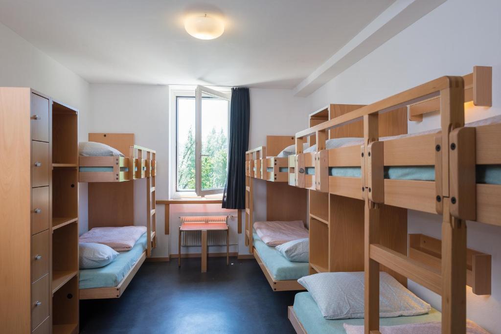 Postel nebo postele na pokoji v ubytování Stein am Rhein Youth Hostel
