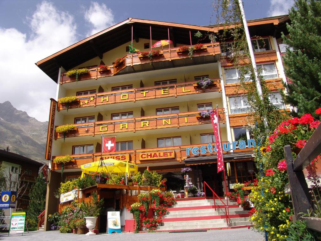 Nespecifikovaný výhled na hory nebo výhled na hory při pohledu z hotelu