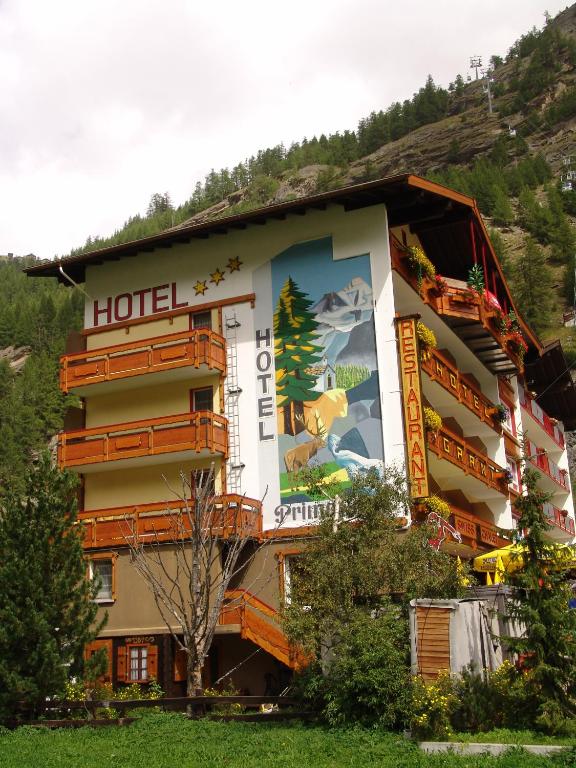 Nespecifikovaný výhled na hory nebo výhled na hory při pohledu z hotelu