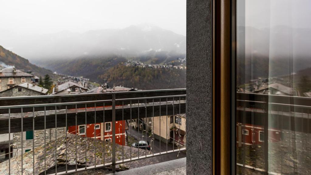 Nespecifikovaný výhled na hory nebo výhled na hory při pohledu z hotelu