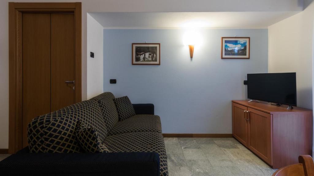 TV a/nebo společenská místnost v ubytování Residence Pizzo Scalino