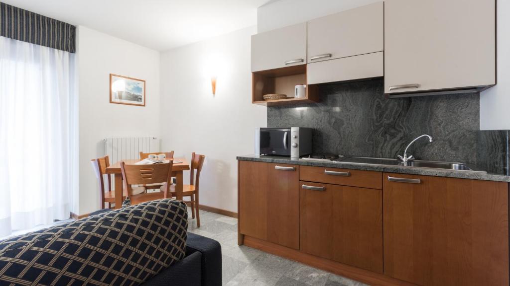 Kuchyň nebo kuchyňský kout v ubytování Residence Pizzo Scalino