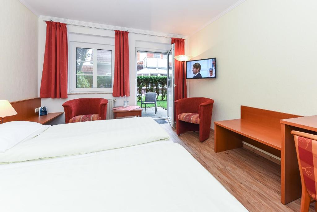 Postel nebo postele na pokoji v ubytování Hotel Garni Benser Watt