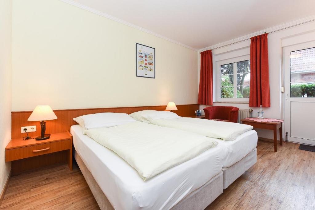 Postel nebo postele na pokoji v ubytování Hotel Garni Benser Watt