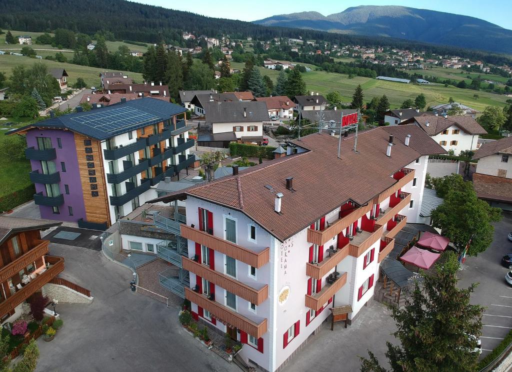 Nespecifikovaný výhled na hory nebo výhled na hory při pohledu z hotelu