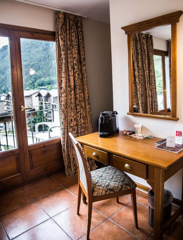 Nespecifikovaný výhled na hory nebo výhled na hory při pohledu z hotelu