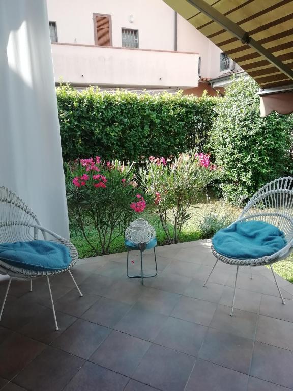 A garden outside sole mare versilia