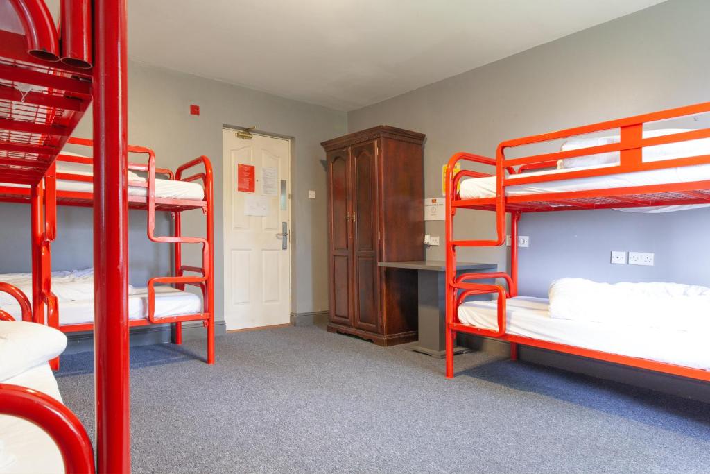 Katil atau katil-katil dalam bilik di The Burren Hostel - Sleepzone