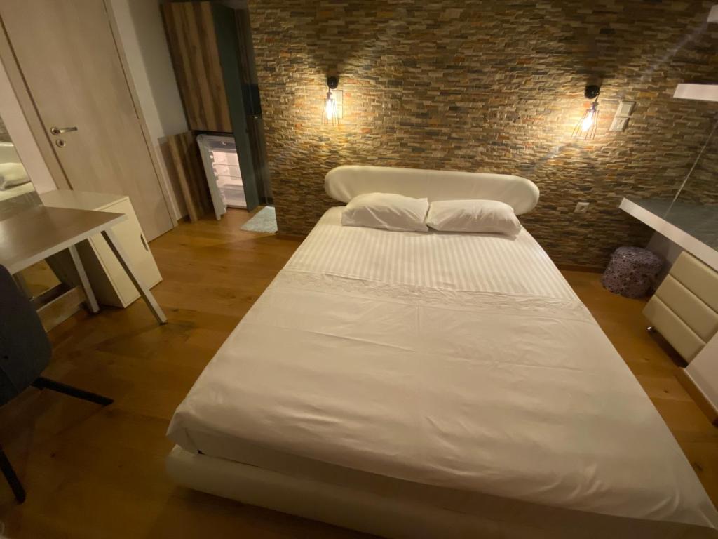 Posteľ alebo postele v izbe v ubytovaní Helen Luxury Loft Design MEISONETTE-APARTMENT