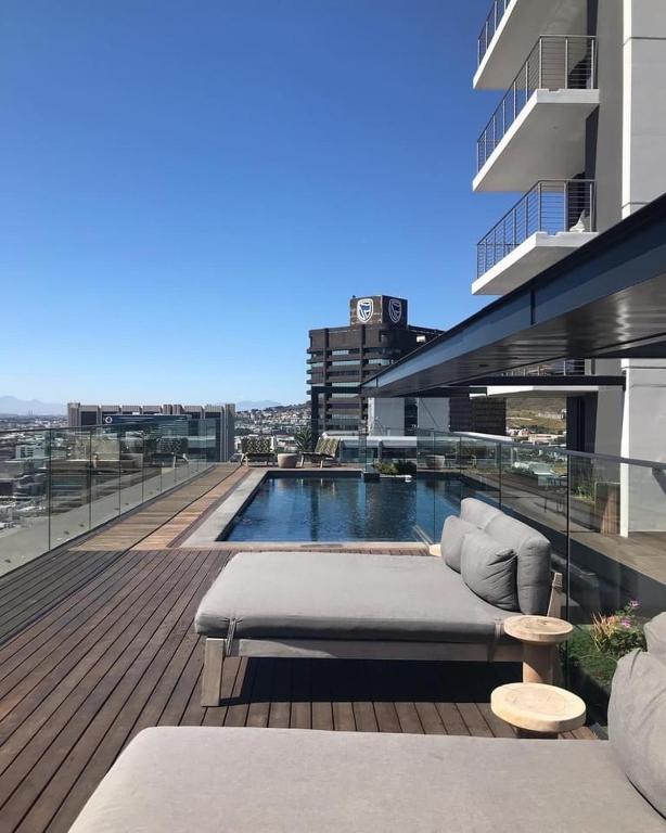16 on Bree luxury studio apartment with city mountain views 