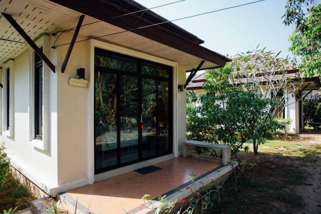 Baan Klong Resortにある庭