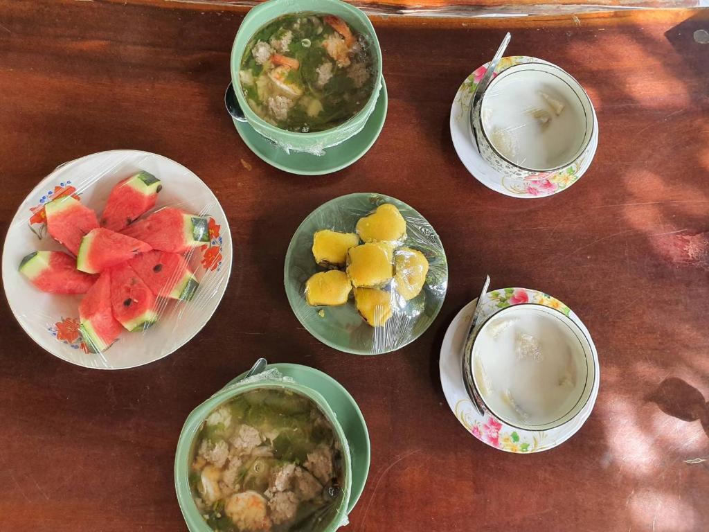 リゾートの敷地内または近くでの食事または食べ物