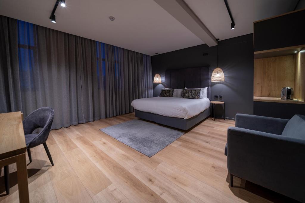 Kloof Street Hotel - Lion Roars Hotels & Lodges - Luxury Room