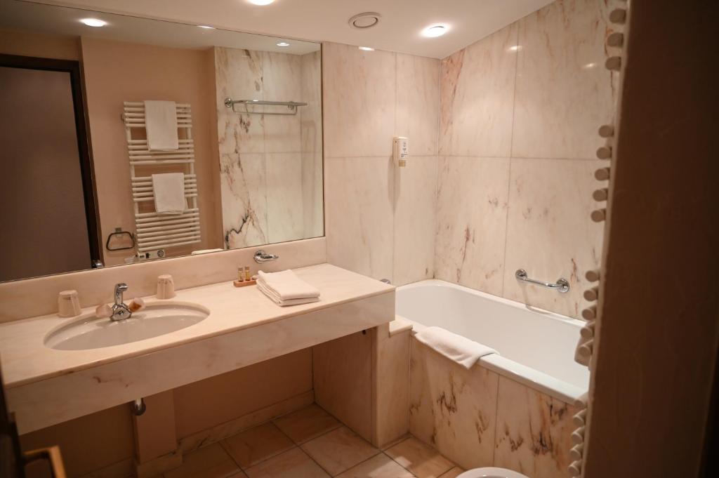 Hôtel Le Rempart - Double Or Twin Room