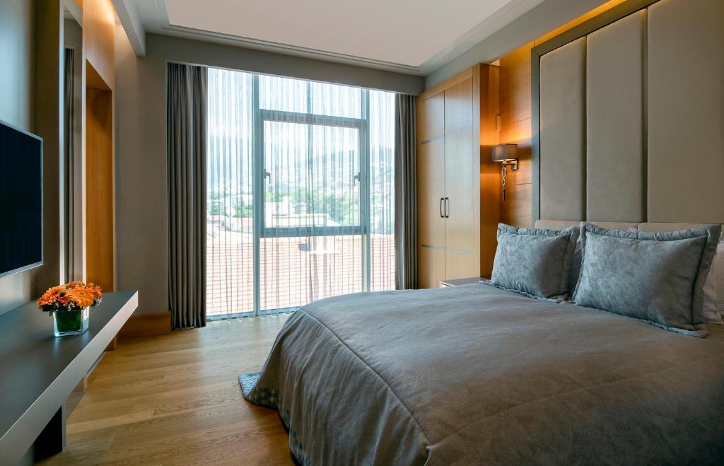 Cama ou camas em um quarto em Mövenpick Hotel & Thermal Spa Bursa