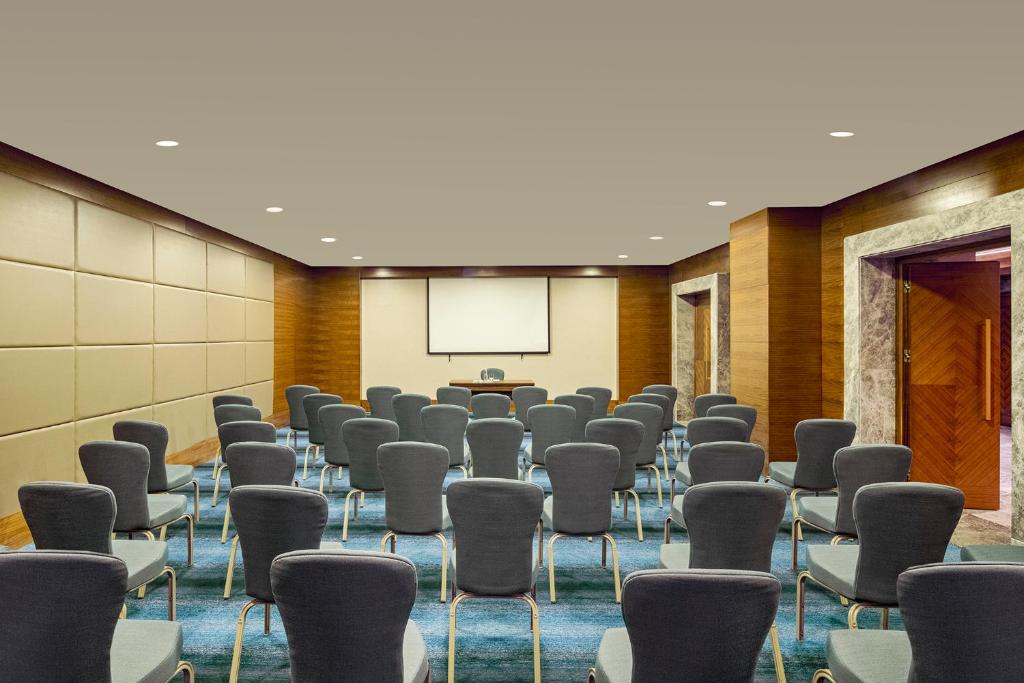 Área de negócios e/ou sala de conferências em Mövenpick Hotel & Thermal Spa Bursa