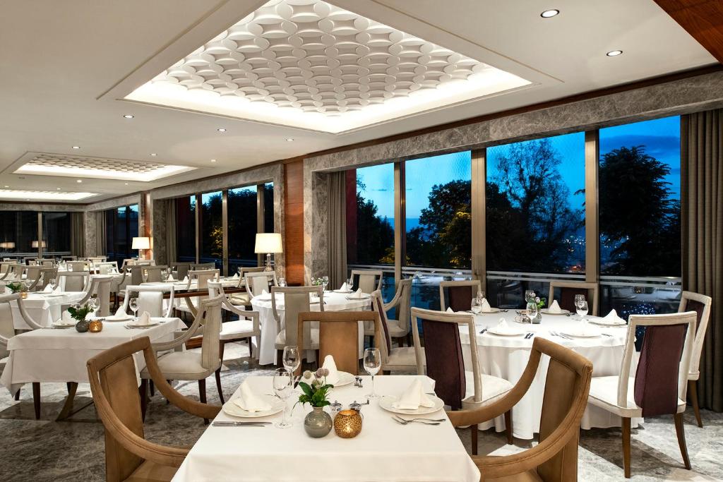 Um restaurante ou outro lugar para comer em Mövenpick Hotel & Thermal Spa Bursa