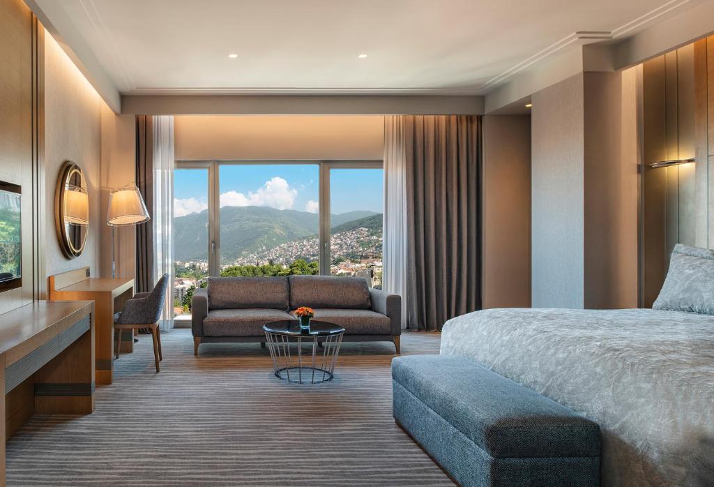 Uma área de estar em Mövenpick Hotel & Thermal Spa Bursa
