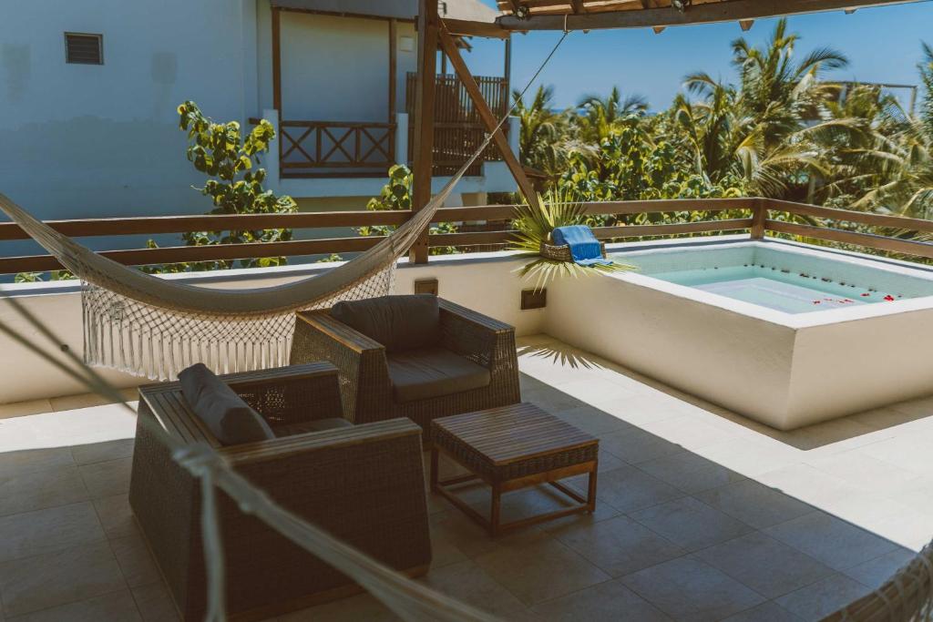 Bazén v ubytování Jashita Hotel nebo v jeho okolí