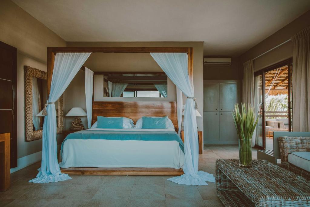Postel nebo postele na pokoji v ubytování Jashita Hotel