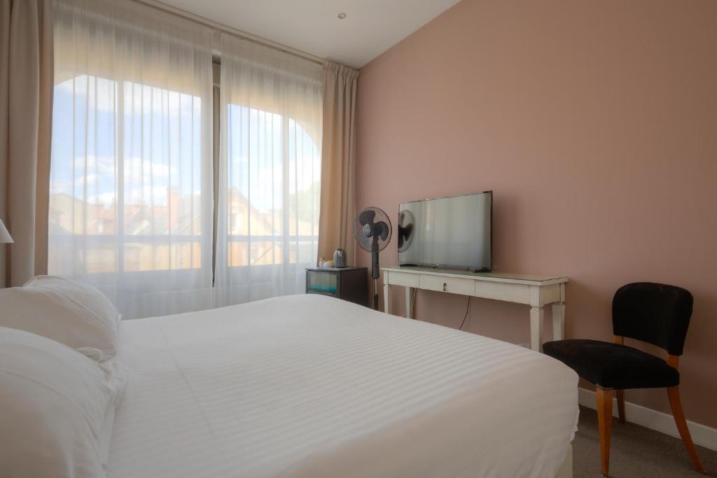 Hotel Le Renoir - 13