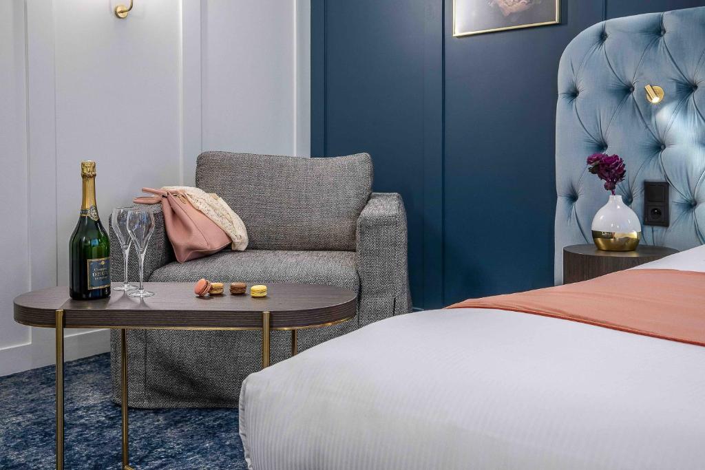 Postel nebo postele na pokoji v ubytování PLEY Hotel