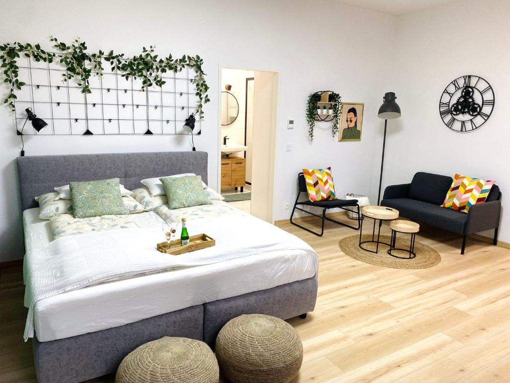 A bed or beds in a room at Design Apartment Vienna