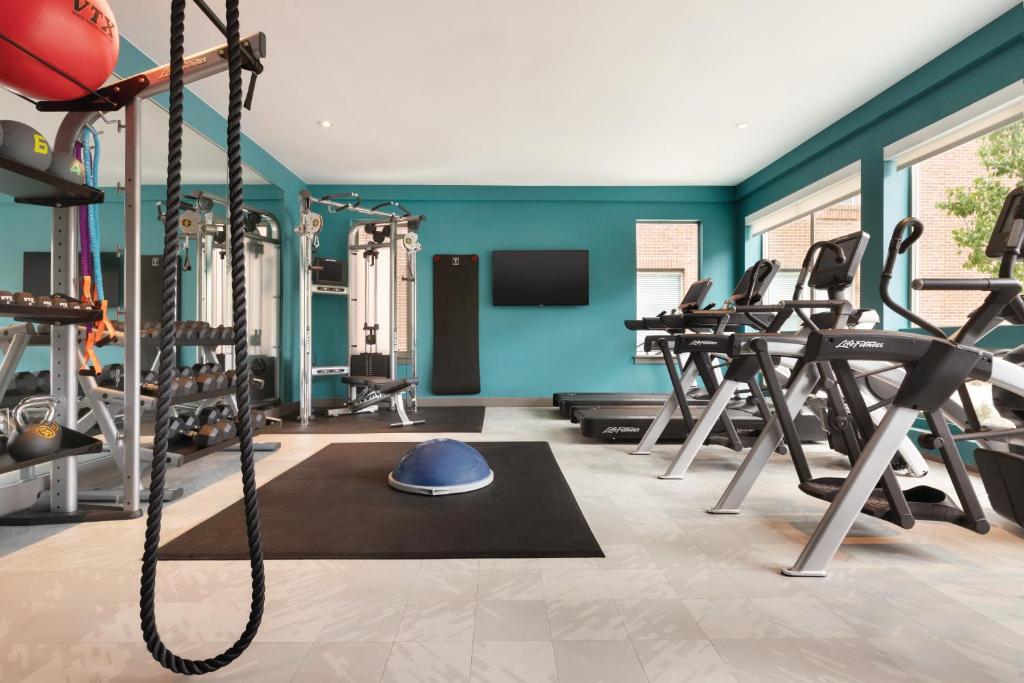 Fitness centrum a/nebo fitness zařízení v ubytování The Eddy Taproom & Hotel