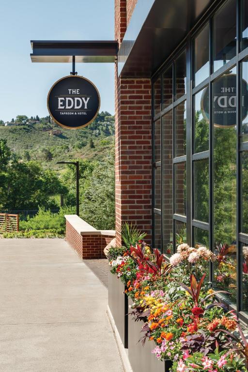 Fotografie z fotogalerie ubytování The Eddy Taproom & Hotel v destinaci Golden