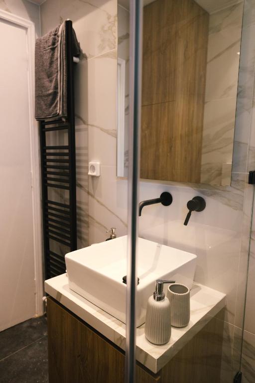 Koupelna v ubytování Spacious apartment close to the sea and the city center