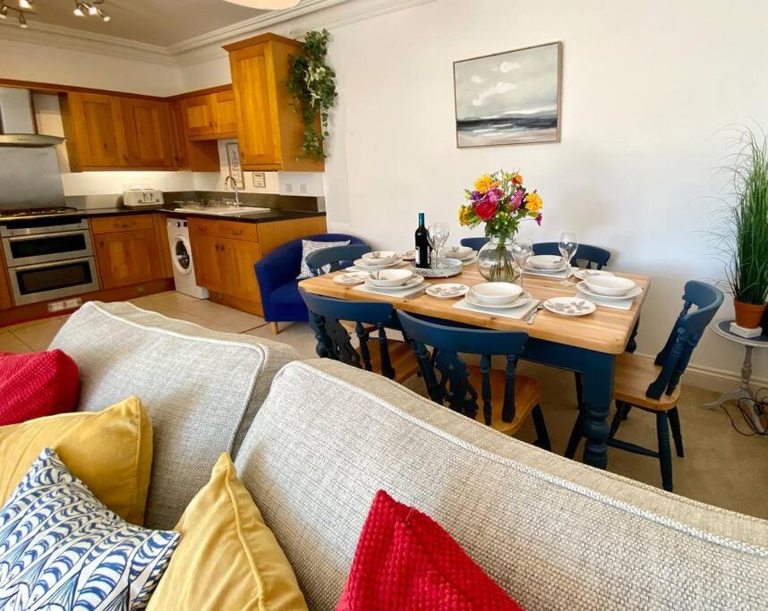 a living room with a table and a couch at Coastal Mews House close to Beach in Felixstowe