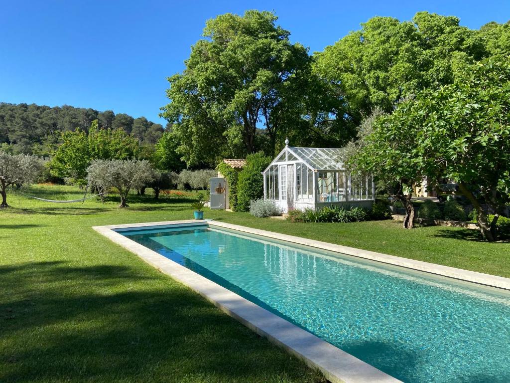 a swimming pool in the yard of a house at Mas de Rique in Saint-Étienne-du-Grès