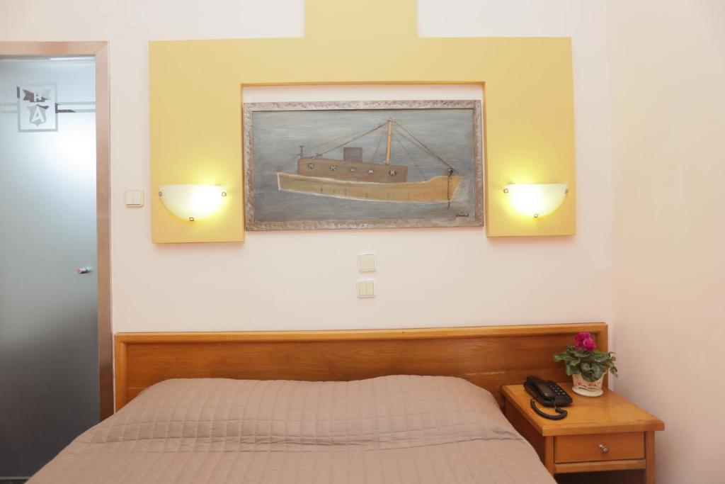 Postel nebo postele na pokoji v ubytování Aegeon Hotel
