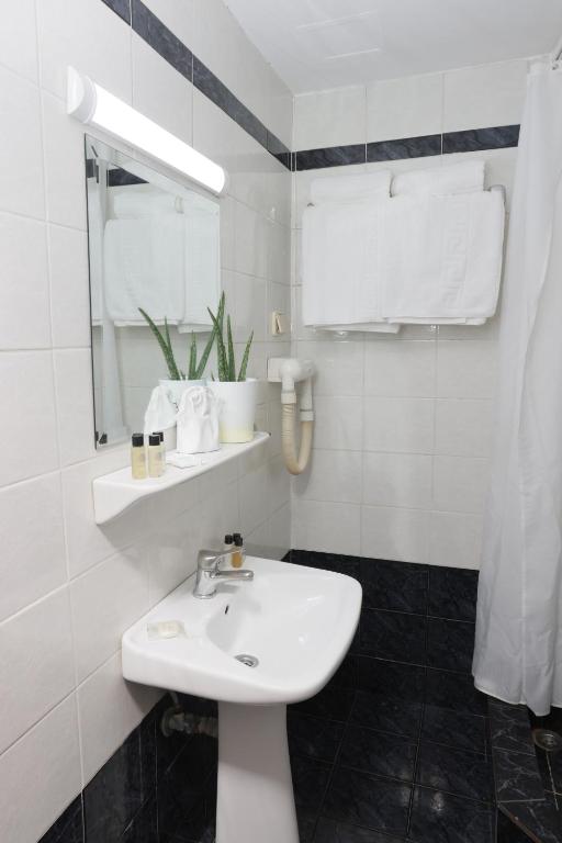 Koupelna v ubytování Aegeon Hotel